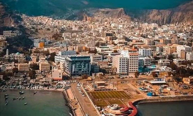 محافظ عدن يدشن 14 مشروعا بدعم من الإمارات