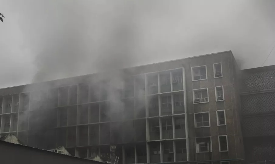 ارتفاع ضحايا حريق مستشفى"الحسين" إلى 41 شخصاً بعضهم جثث متفحمة ومسؤول بارز يقدم استقالته