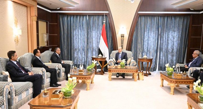 العليمي يطلع هيئة رئاسة مجلس الشورى على نتائج جولاته الخارجية