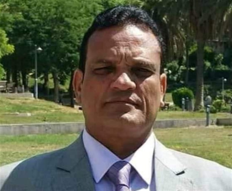 أحد أقارب رئيس الوزراء.. مصادر تكشف عن إقالة مسؤول رفيع في تعز  