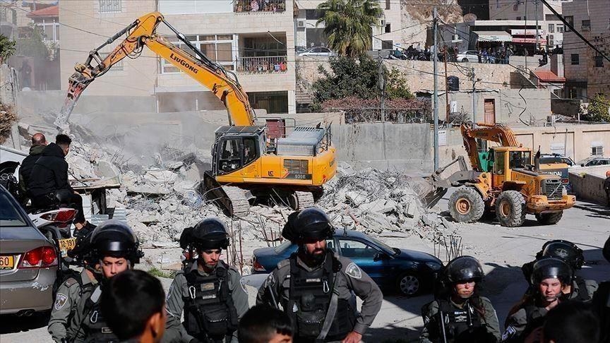 قوات الاحتلال تهدم بناية سكنية في حي رأس العامود بالقدس وتشرد 4 عائلات