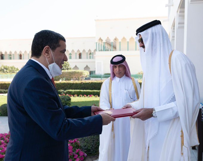  أمير قطر يلتقي سفير اليمن