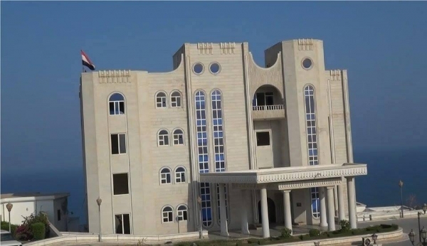 اندلاع حريق بمقر الحكومة في قصر المعاشيق بعدن
