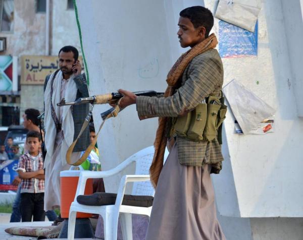  مسلح حوثي يفجر نفسه داخل مركز شرطة بصنعاء