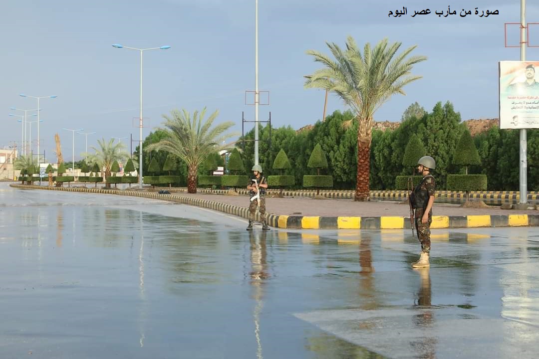 إصابة نازحين في سقوط سقف منزل بسبب الأمطار في مأرب