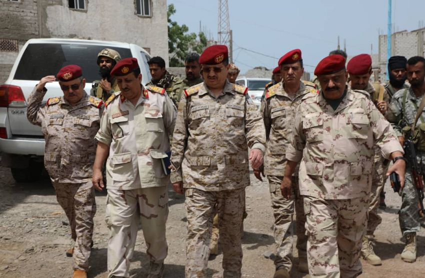 وزير الدفاع يزور مقر قيادة العمليات المشتركة بعدن