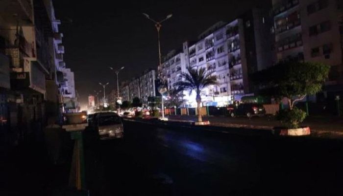 عدن تختنق: أسعار الدقيق تتجاوز رواتب الموظفين ومخاوف من مجاعة جماعية