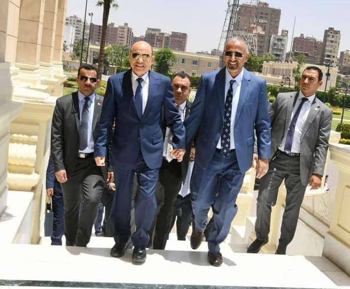 المجلس الرئاسي يعلن تشكيل لجنة لمتابعة الإيرادات برئاسة “الزُبيدي”