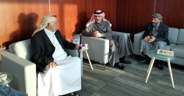 سفير السعودية يزور زعيم قبلي بارز في مقر إقامته للعلاج بالأردن