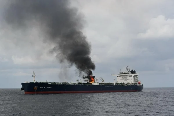 استهداف سفينة تجارية غربي الحديدة ومسؤول محلي يشدد على ضرورة تحرير المحافظة من الحوثيين