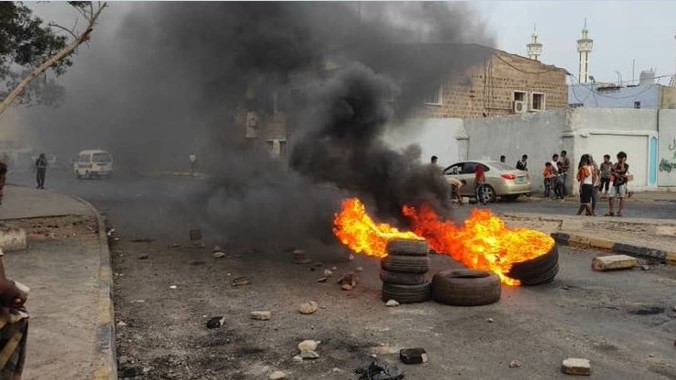 طائرة إماراتية تنقل قيادات في الانتقالي مع تصاعد الاحتجاجات بعدن