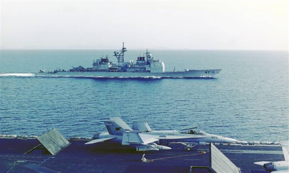 هجوم جديد لمليشيا إيران في اليمن يستهدف سفينة في البحر الاحمر ومصادر تكشف هويتها