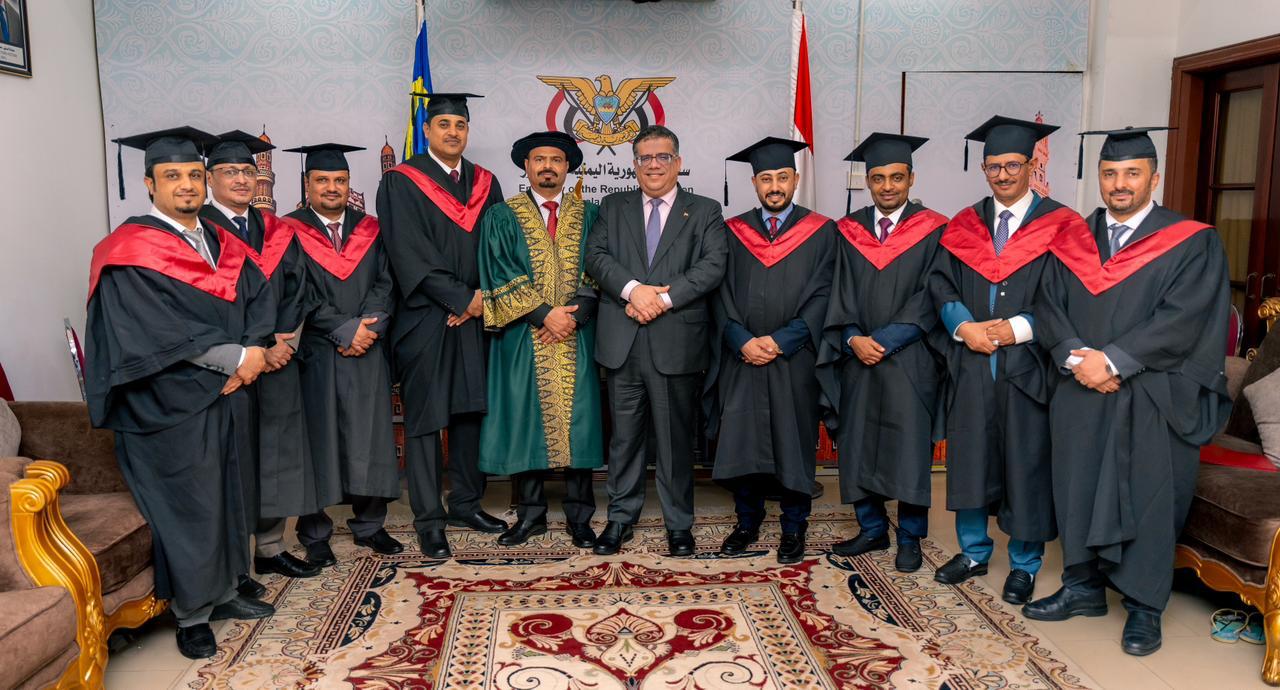 سفير اليمن في ماليزيا يستقبل عددًا من خريجي الدراسات العليا من الجامعات الماليزية 
