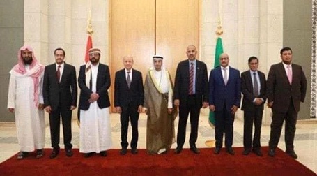 أول أعضاء مجلس القيادة الرئاسي يعود إلى أرض الوطن في مهمة أمنية