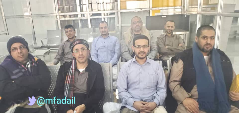 صورة للصحفيين الأربعة بمطار صنعاء