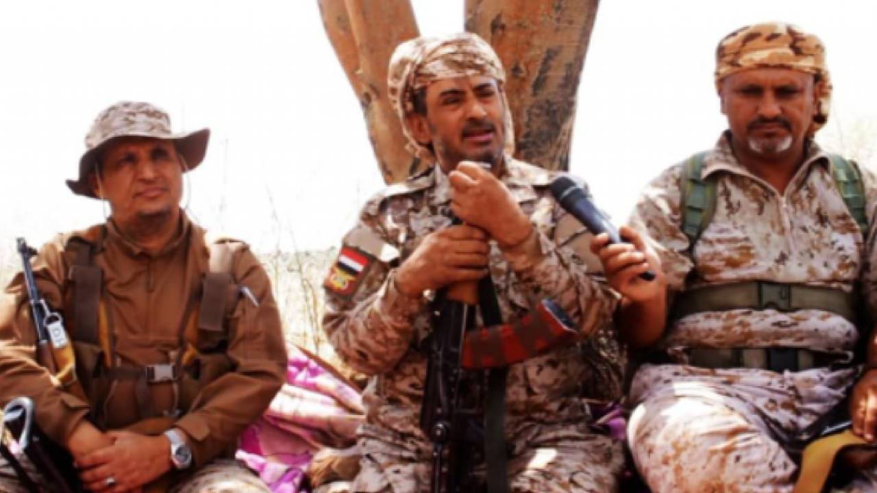 تصريح ناري للفريق بن عزيز من جبهة صرواح يثير رعب الحوثيين