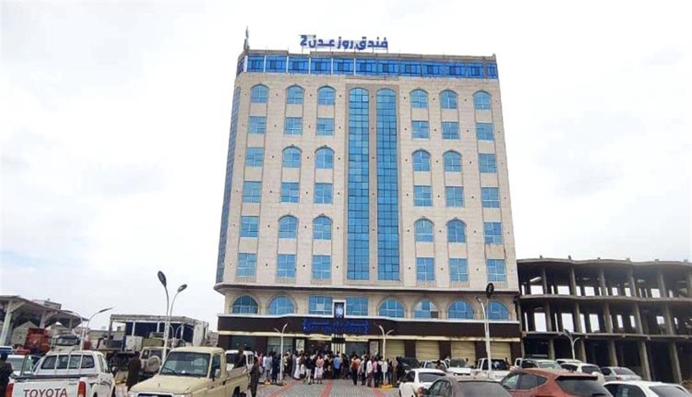 قوات الانتقالي تقتحم فندقا في عدن وتعتقل نجل مالكه 