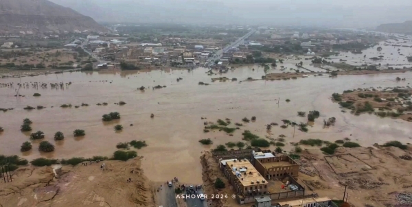 المنخفض الجوي يضرب اول منطقة في اليمن وتحذير من فيضانات شديدة تضرب محافظتين