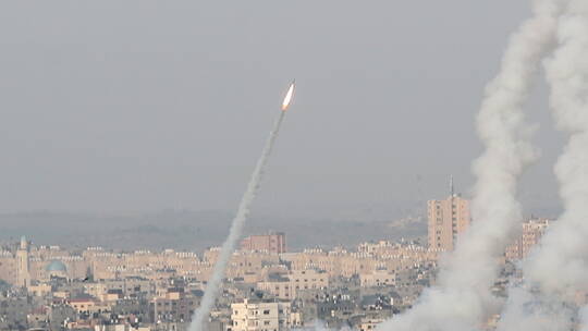 عاجل : ضربات صاروخية كبيرة تهز مُدناً إسرائيلية قبل قليل