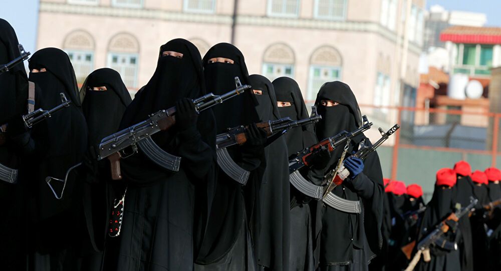 مليشيا إيران تقتحم منزل أحد إعلامييها بصنعاء وتطرد أسرته للعراء