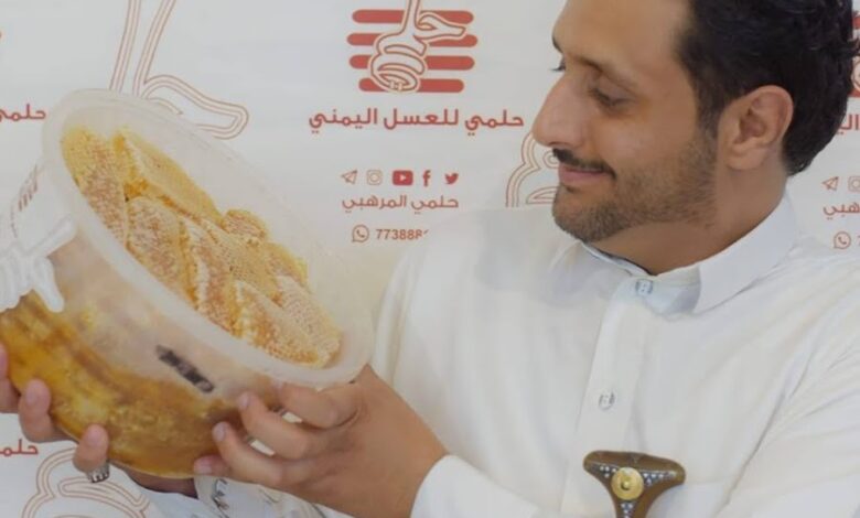 للحصول على جعالة العيد استخدم كلمة السر هذه.. تاجر يمني يبادر بمساعدة المحتاجين دون إيذاء مشاعرهم