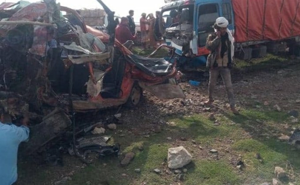 ذمار.. وفاة 4 أشخاص بحادث مروري أثناء سفرهم لدفن والدهم بتعز