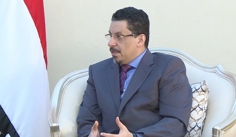 الحكومة اليمنية تبلغ غروندبيرغ تمسكها بالمرجعيات الثلاث لحل الأزمة