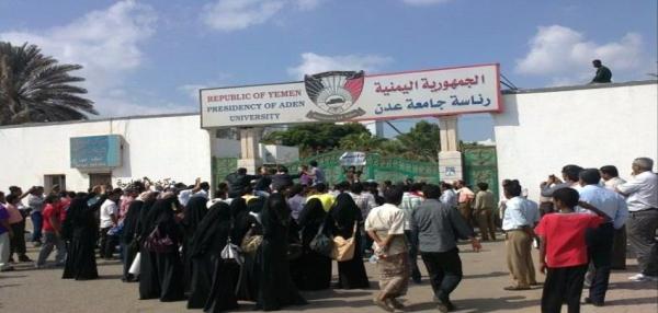 هيئة التدريس بجامعة عدن تطالب صرف رواتبها بالدولار وتهدد بالاضراب