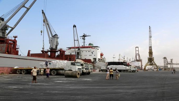 ميناء الحديدة.. تضارب فتح الشحن ومؤشرات الانفراج