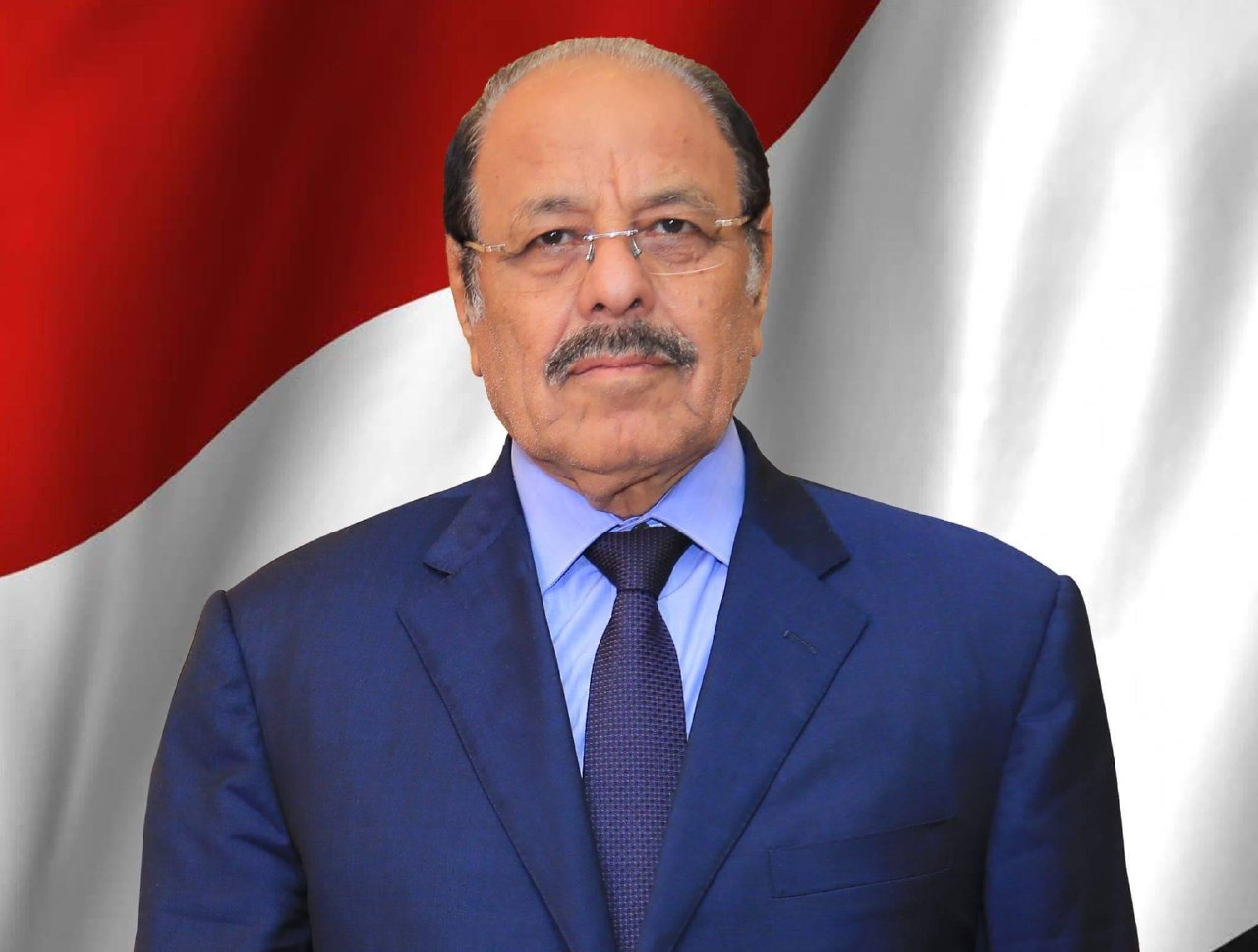 هذا ما دار بين نائب الرئيس واللواء العكيمي خلال الاتصال الهاتفي بشأن آخر المستجدات