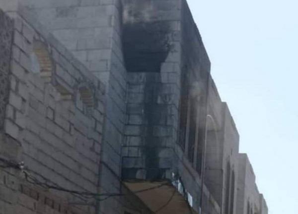 مصادر طبية: مليشيا الحوثي تفتعل حريقاً في مشفى بالحديدة لتغطية فسادها