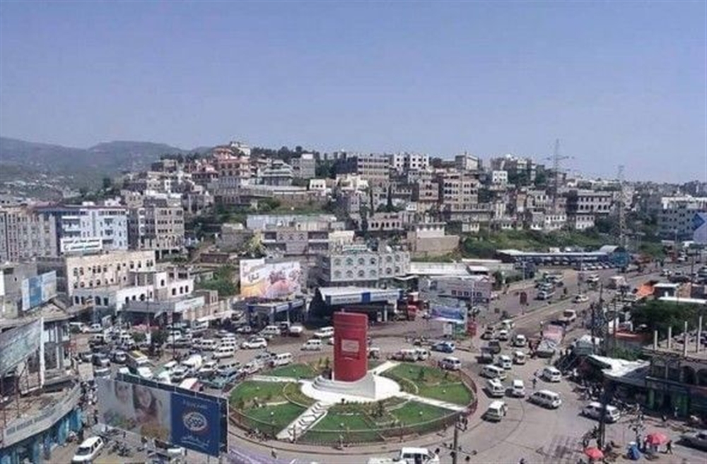 أب يقيد طفله ويسجنه لمدة 40 يوماً في إسطبل للحمير بمحافظة إب