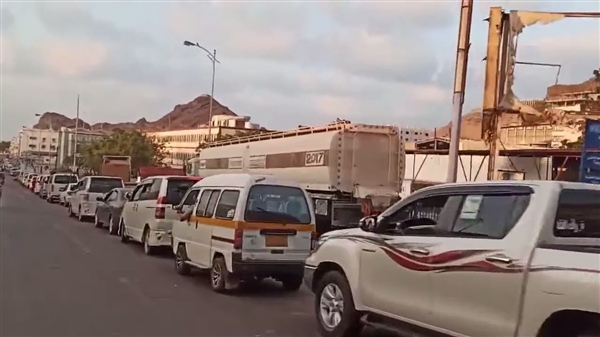 عدن.. أزمة جديدة في المشتقات النفطية وانتشار واسع للسوق السوداء