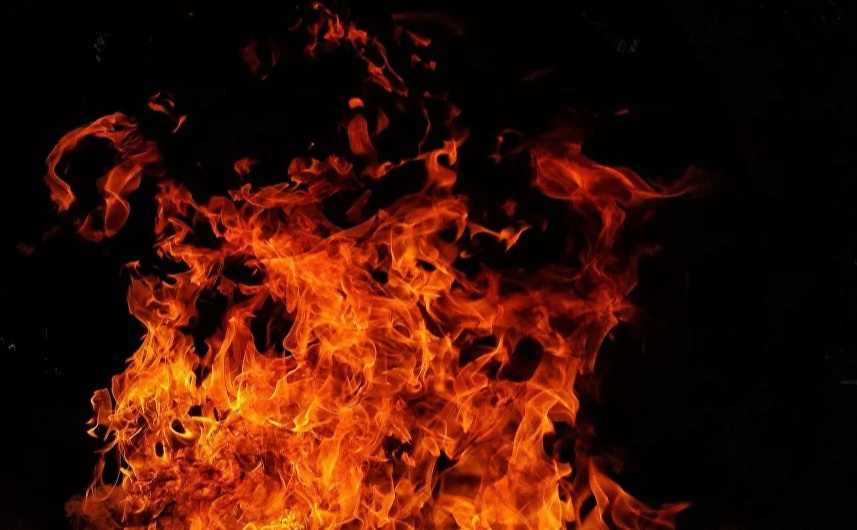 حريق ضخم يندلع في أحد الأندية السياحية بالقاهرة(فيديو)