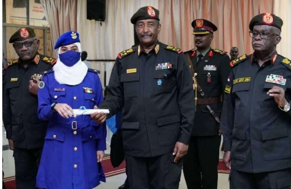  يمنية تحصل على شهادة عليا من كلية عسكرية في السودان