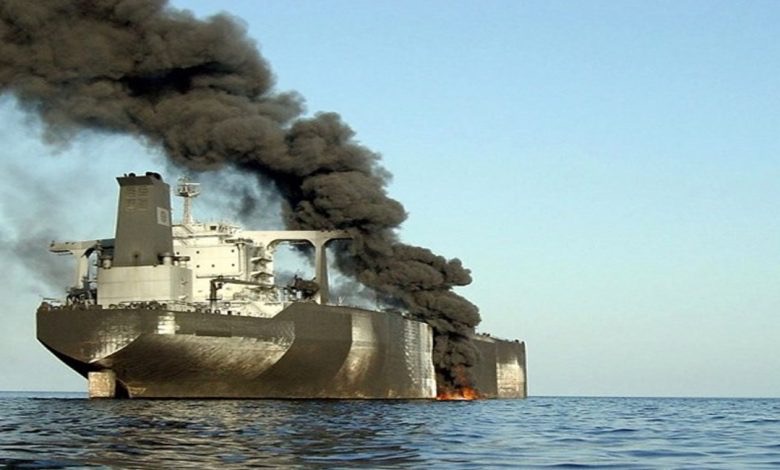تحذيرات من حدوث كارثة بيئية بسبب هجمات مليشيا إيران في البحر الأحمر