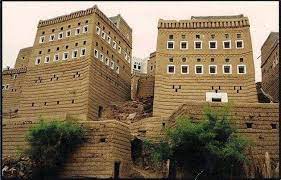 سفير دولة أجنبية يزور محافظ سابق في منزله " صورة"