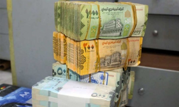 الدولار تجاوز 1350 ريال.. الحكومة اليمنية تفشل في وقف انهيار سعر العملة