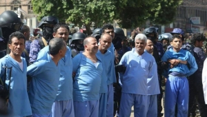 تظاهرة لأبناء الخوخة تنديدا بإعدام المليشيات 9 من أبناء تهامة وتطالب بتحرير الحديدة