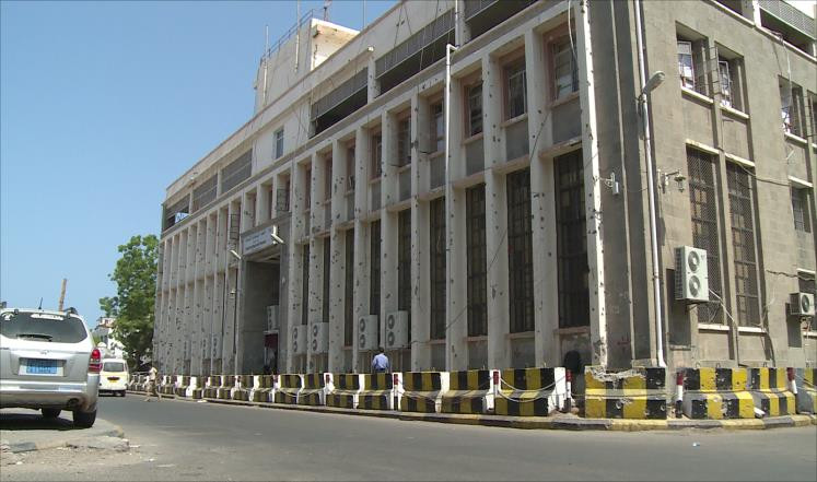 مليشيا الحوثي تعترض قرار تعزيز البنك المركزي في عدن بمبلغ 300 مليون دولار