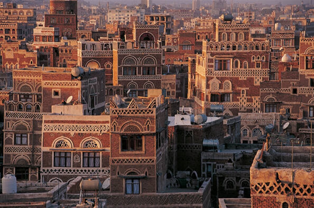 شاهد.. اول صورة تكشف وجود تجار خليجيين في صنعاء