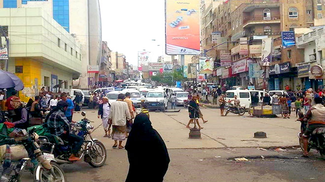 إشتباكات مسلحة وسط مدينة تعز توقع أربعة قتلى وجرحى