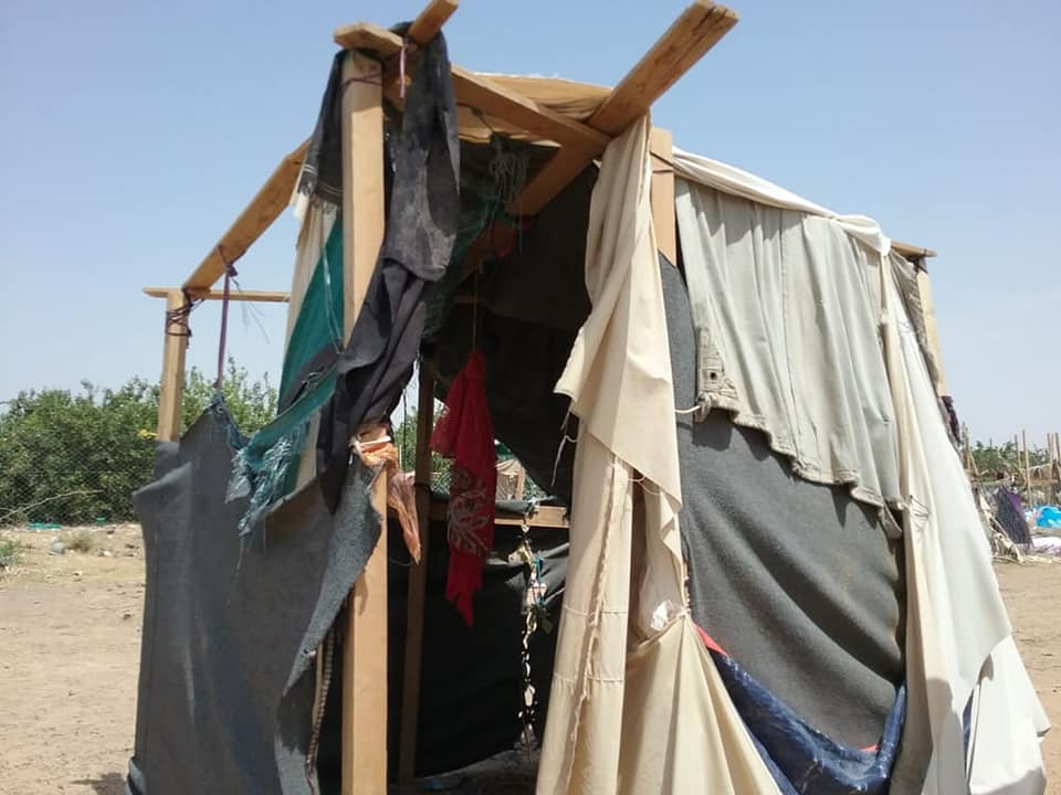تقرير يرصد أضرار الأمطار والرياح في مخيمات النازحين بمأرب