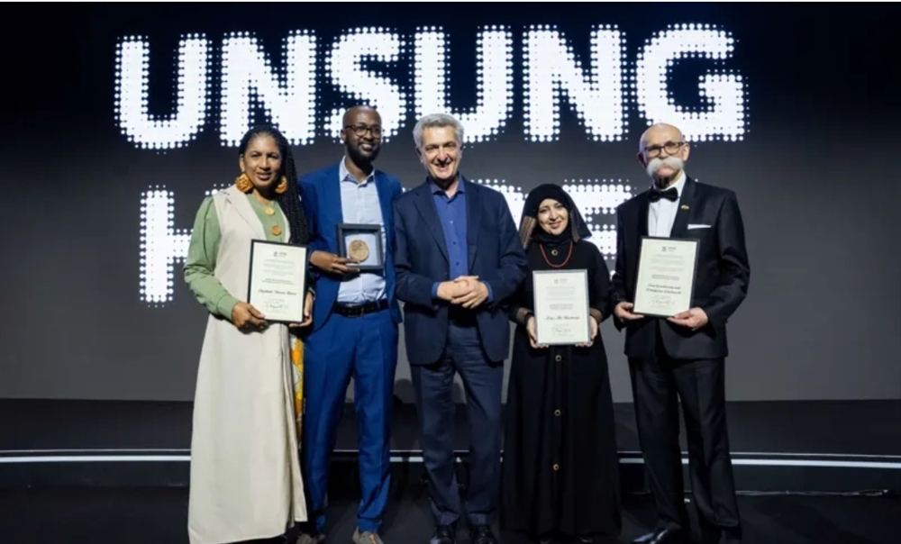ناشطة يمنية تحصد جائزة دولية لمساعدتها آلاف الشباب اللاجئين