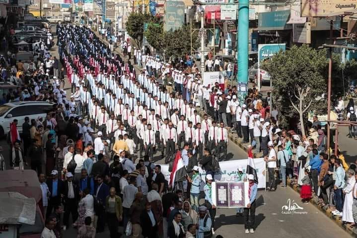 احتفاء كبير بتخرج أكثر من 500 حافظ وحافظة للقرآن في تعز