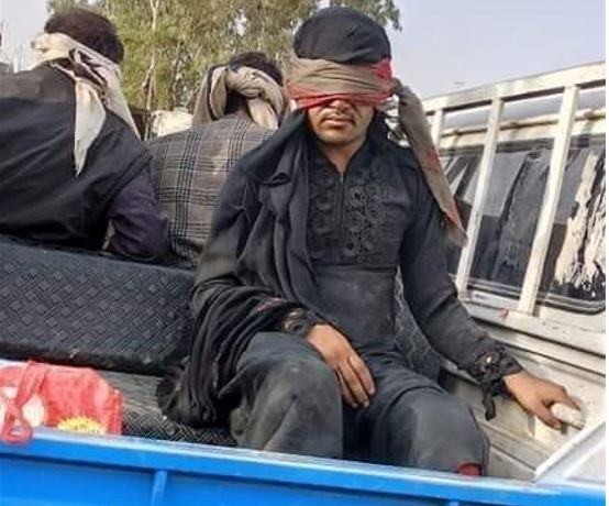 بملابس نسائية.. أمن مأرب يضبط "خلية للمليشيا في إحدى نقاط التفتيش