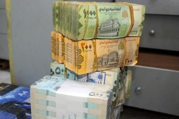 الريال اليمني يواصل خسائره أمام العملات الأجنبية في عدن