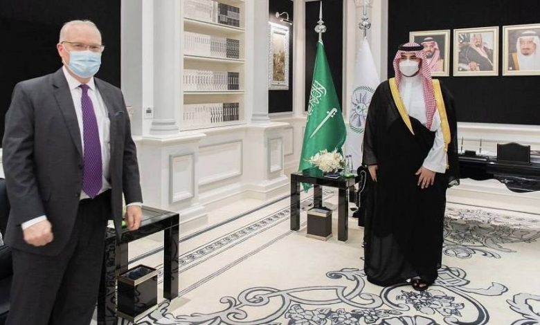 تفاصيل لقاء جمع بن سلمان والمبعوث الأمريكي الى اليمن