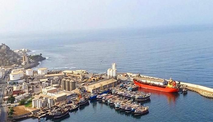الحكومة اليمنية: كل الخيارات مفتوحة للتعامل مع الهجوم الإرهابي الحوثي على ميناء الضبة