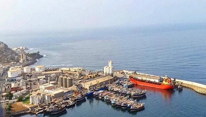 النفط: هجوم الخوو ثيين على ميناء الضبة لن يثني الحكومة عن مهمة استعادة الدولة